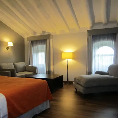 Termas Balneario Termas Pallares 호텔