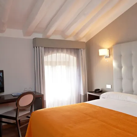 호텔 Termas Balneario Termas Pallares 4*